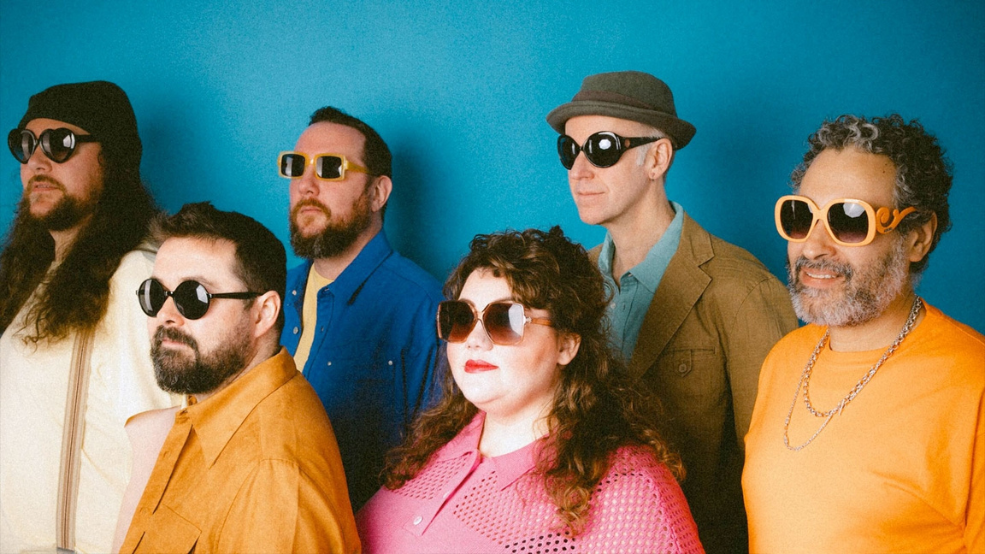 Ríoghnach Connolly & Honeyfeet